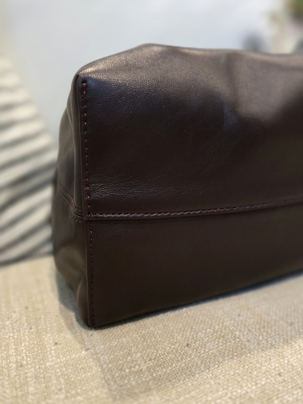 🌟 Cuyana Dia Lambskin Bag in Plum - Drawstring Shoulder Bag - Picture 14 of 15